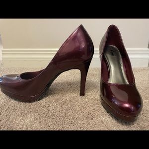 Beautiful heels used once indoor they are 5 1/2 feels more like 5 ish